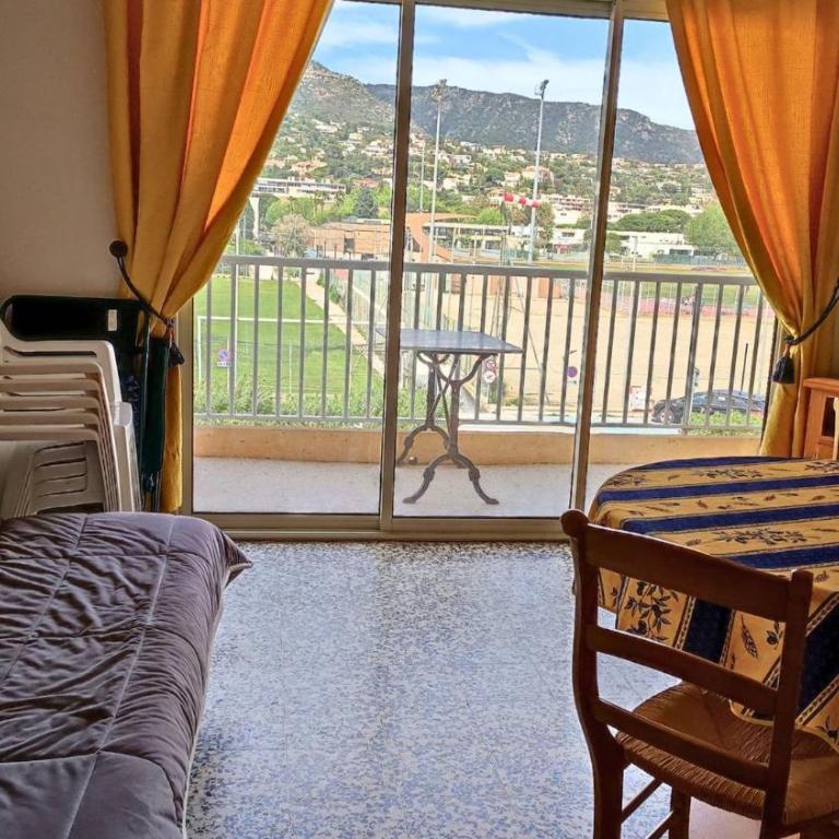 T2- Piscine- Commerces- Plages- Clim - Appartamento con 1 Camera da Letto con Balcone e Vista Città - 15