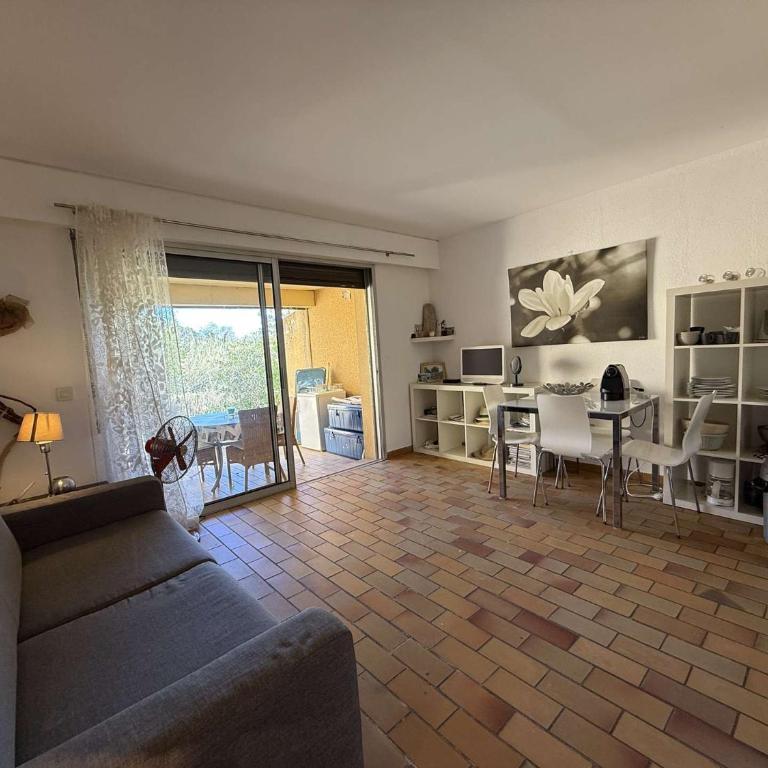 T2 en rez de jardin , proche plage de St Clair et commerces - Appartement 1 Chambre avec Jardin - 2