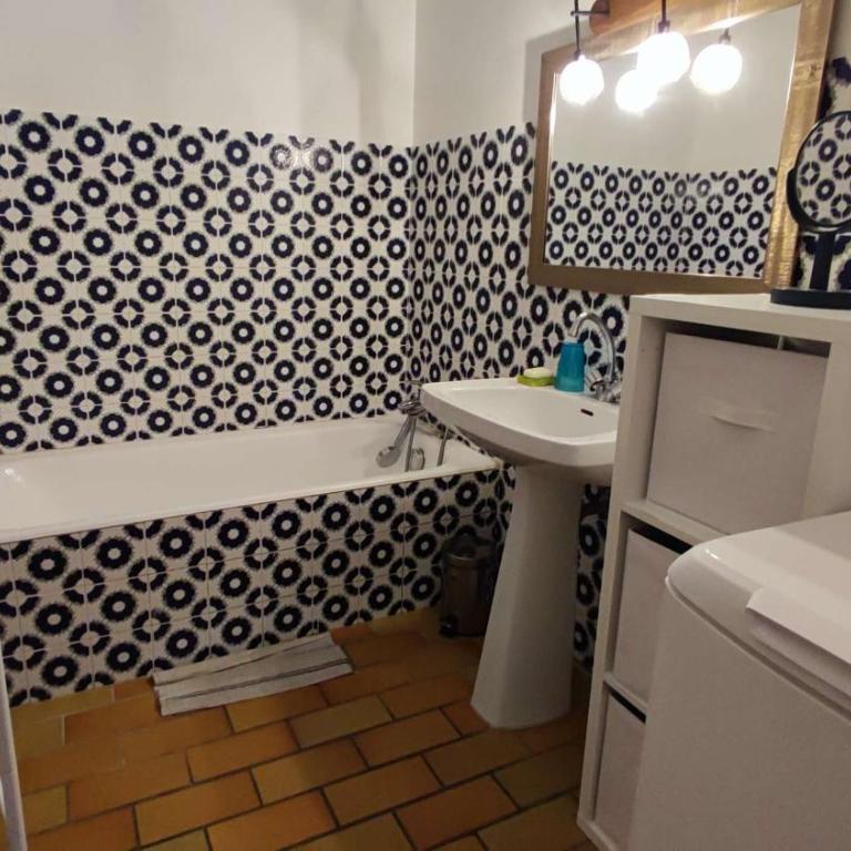 T2 en rez de jardin , proche plage de St Clair et commerces - Appartement 1 Chambre avec Jardin - 13