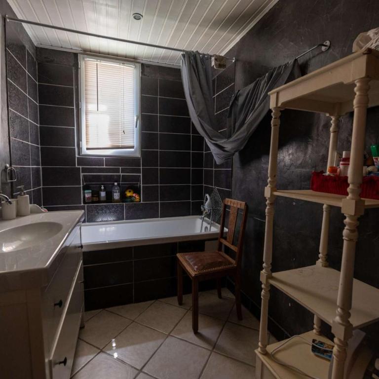 T4 , Jardin arboré et plages à moins de 5 min à pieds - Three-Bedroom Apartment - 9