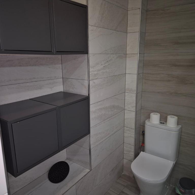 CENTRUM F - Three-Bedroom Deluxe Apartment - 20