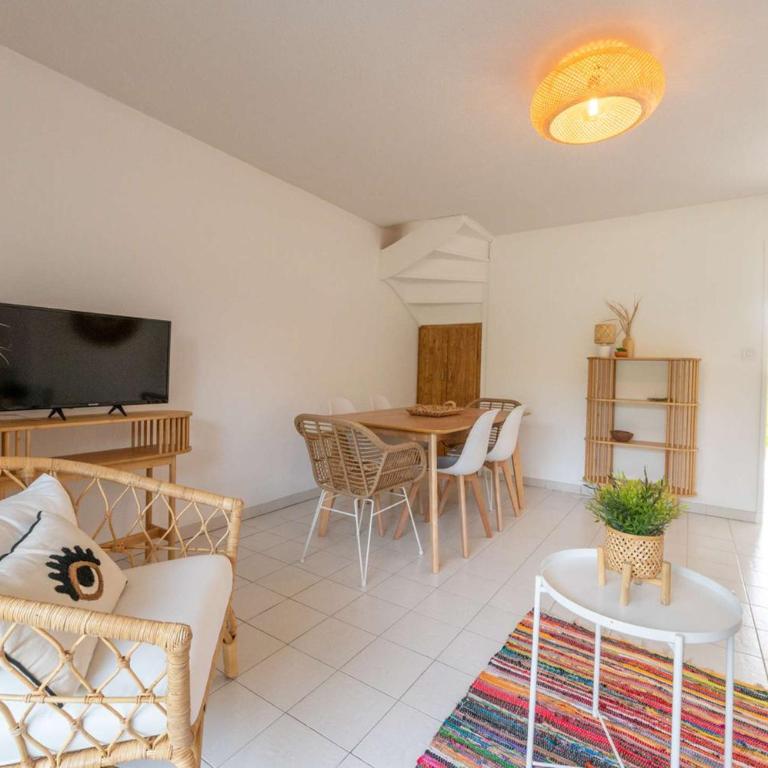 Mazet 6 a 7 pers Piscine Tahiti Park - Maison 2 Chambres - 2