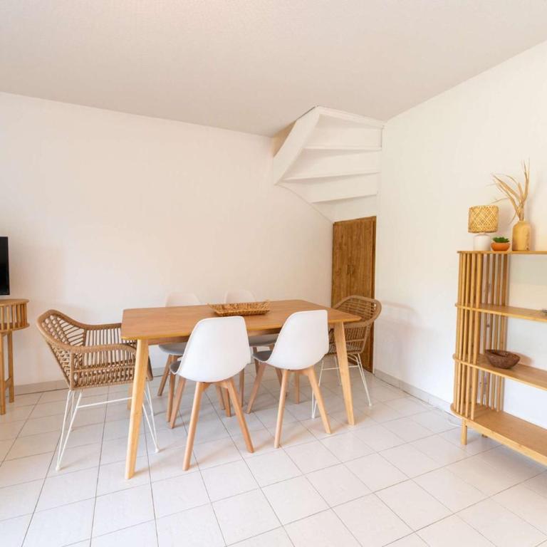 Mazet 6 a 7 pers Piscine Tahiti Park - Maison 2 Chambres - 4