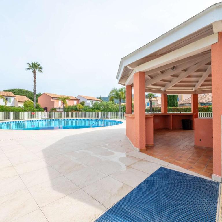 Mazet 6 a 7 pers Piscine Tahiti Park - Maison 2 Chambres - 14