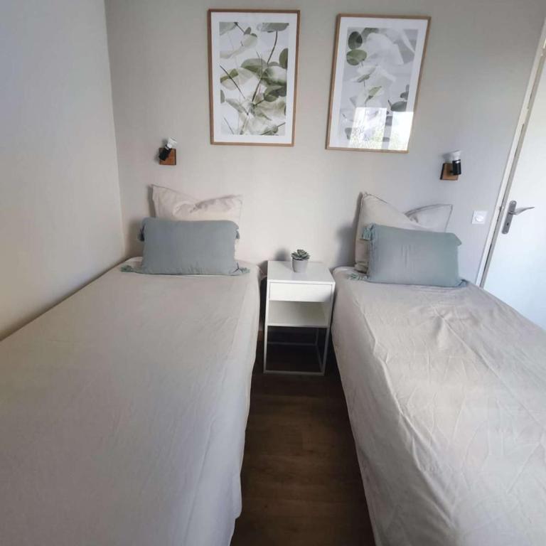 T3- Rénové- Clim- Plages- Commerces - Two-Bedroom Apartment with Balcony - 12