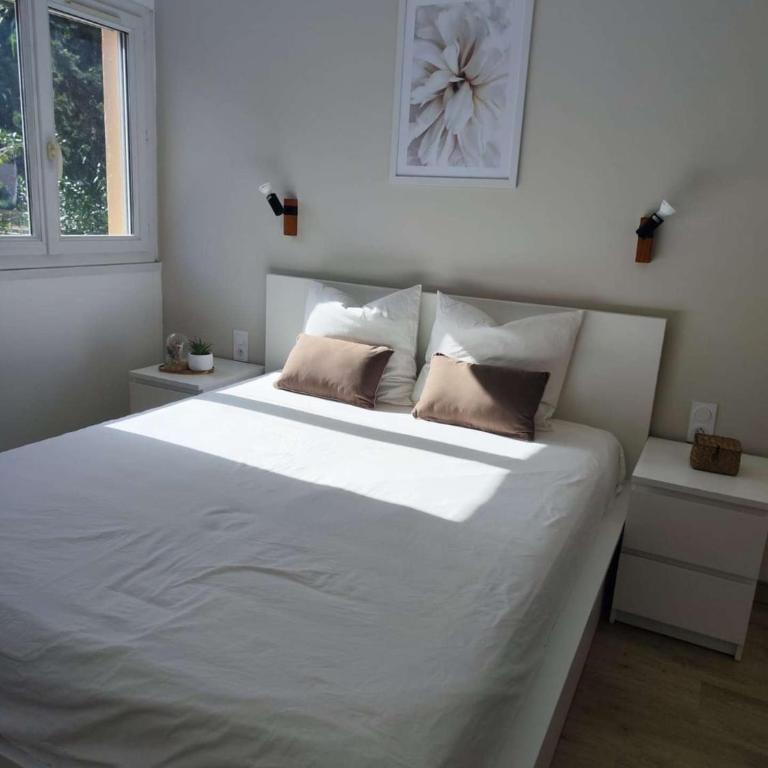 T3- Rénové- Clim- Plages- Commerces - Two-Bedroom Apartment with Balcony - 16