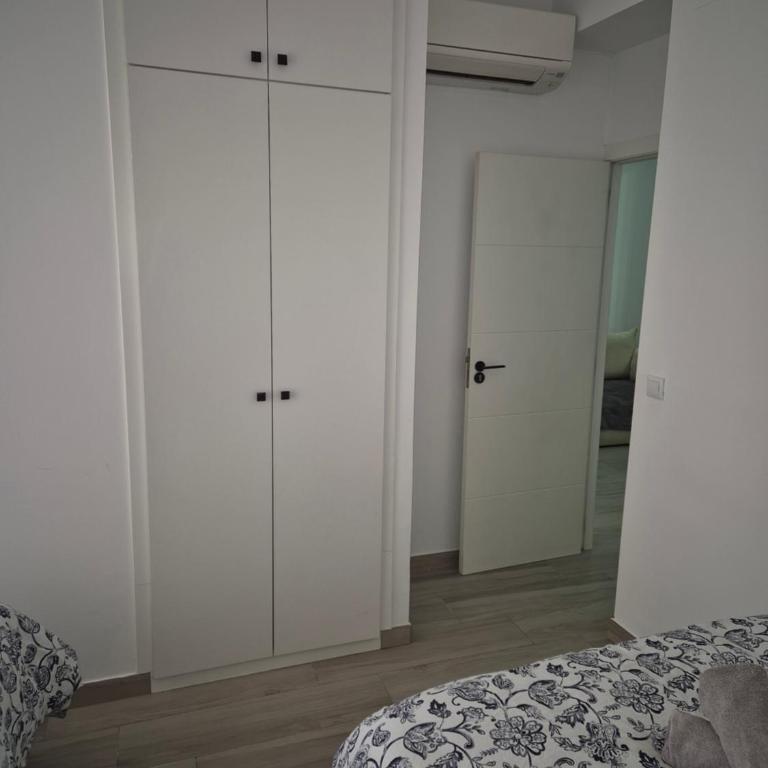 CENTRUM F - Three-Bedroom Deluxe Apartment - 4