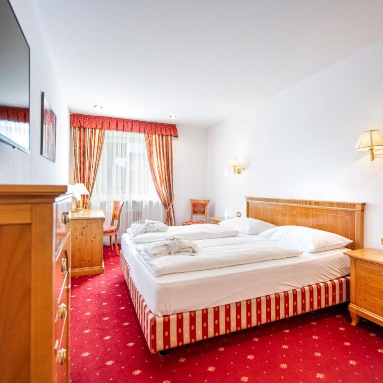 Hotel Touring Dolomites - Camera Comfort Matrimoniale/Doppia con Letti Singoli - 1