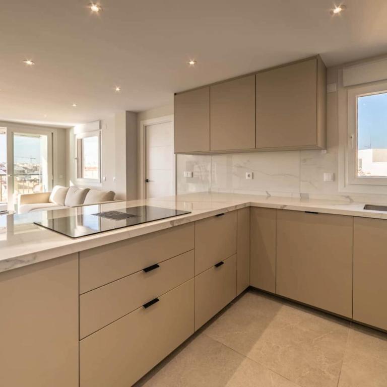Frontline Apartment Sea Views - Pool - Center - Apartamento de 3 dormitorios con vistas al océano - 10
