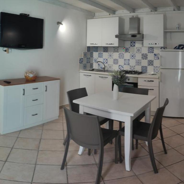 Marine Place Gallipoli - Studio Apartment with One Double Bed - 3