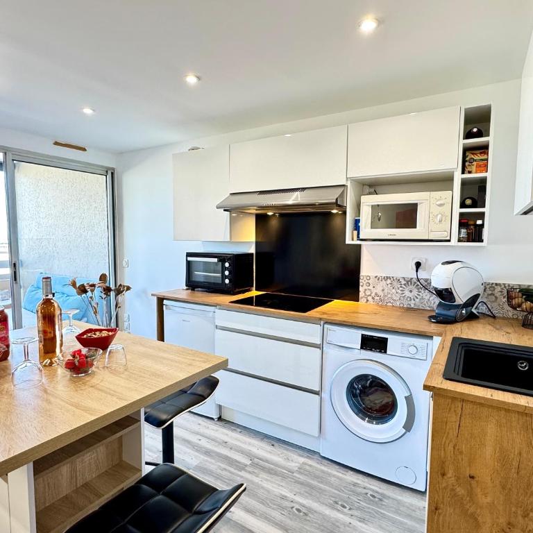 Le Maëva - T2- Front de mer- Clim - Parking - Wifi- SudSéjourConciergerie - Apartamento de 1 dormitorio con vistas al mar - 11