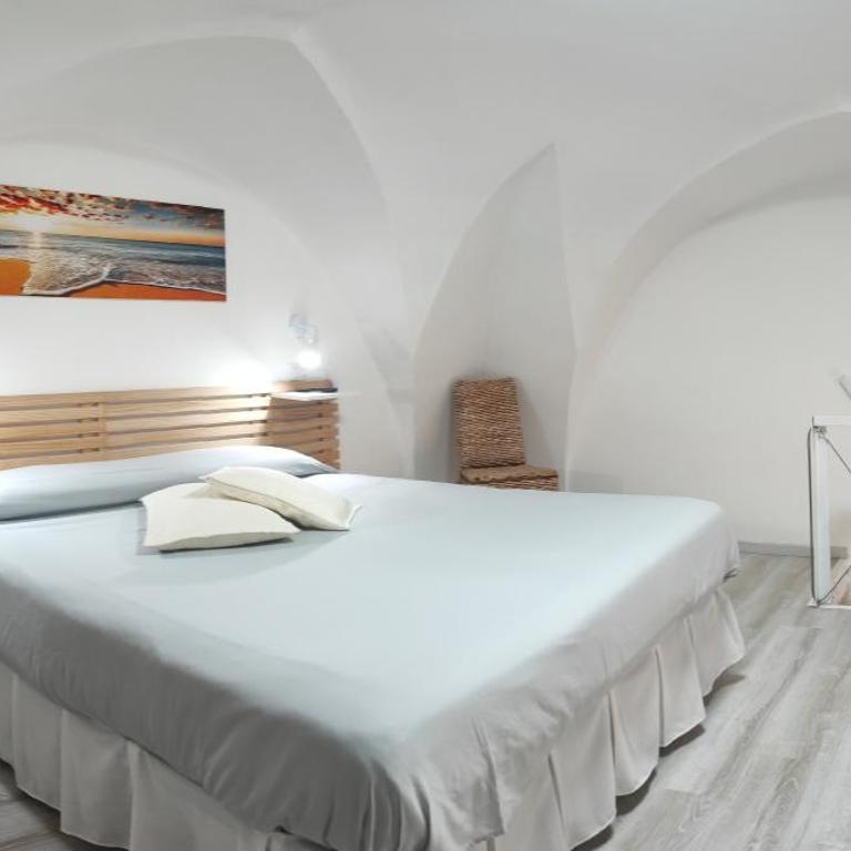 Marine Place Gallipoli - Studio Apartment with One Double Bed - 1