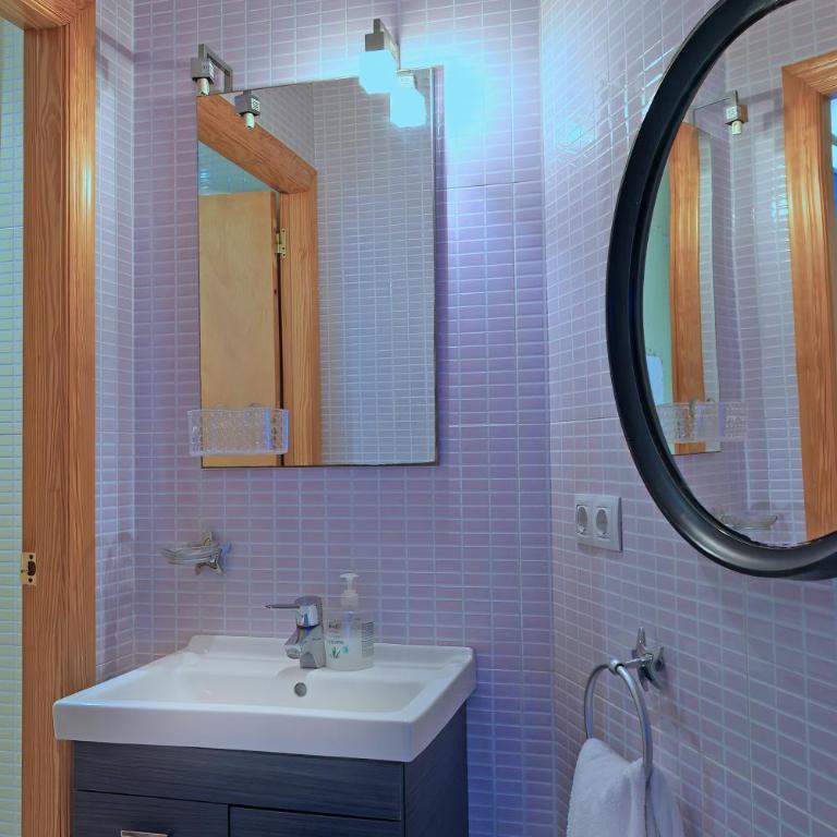 Agusti Hostal - Apartamento de 2 dormitorios con terraza - 4