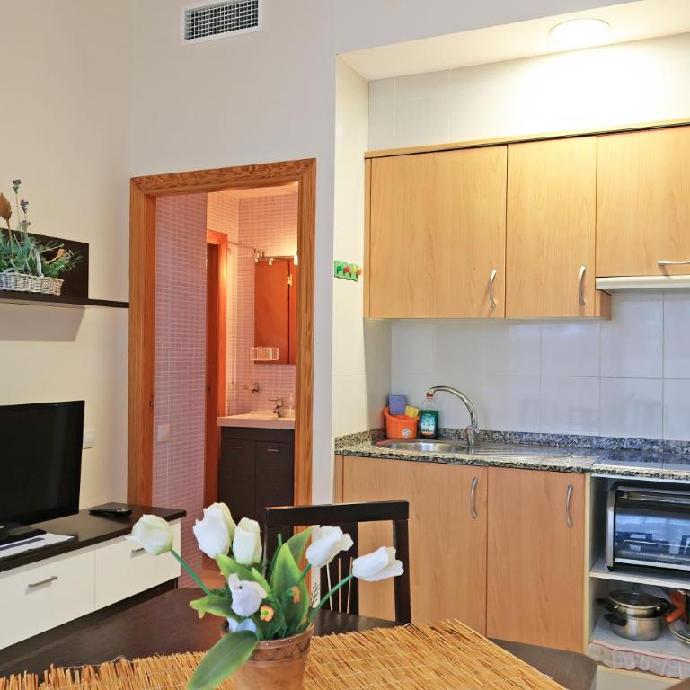 Agusti Hostal - Apartamento de 2 dormitorios con terraza - 1