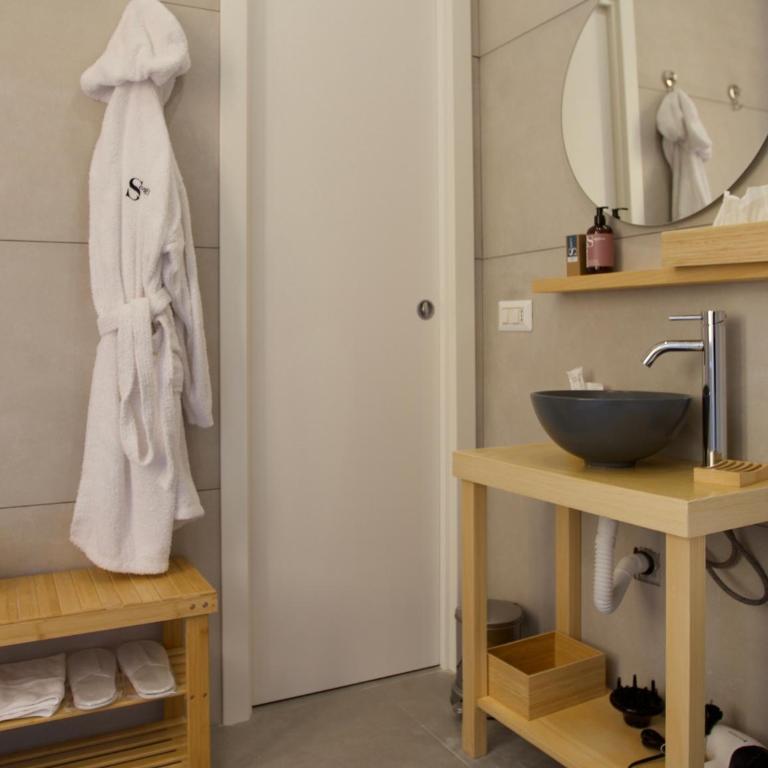 Scugnizzo Apartment - One-Bedroom Apartment with Spa Bath - 57
