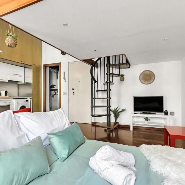 Loft 4 Posti Letto, Duomo 15' - Linate 15' Metro M4 - Appartamento con 2 Camere da Letto - 2