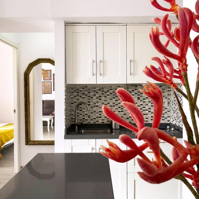 Warm Light of Albayzin - Free Parking 15 min away - Two-Bedroom Apartment - 7