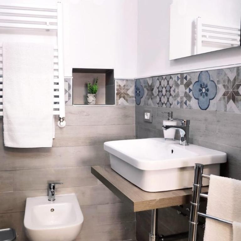 Tourist House Palermo - Camera Quadrupla con Bagno Privato - 7