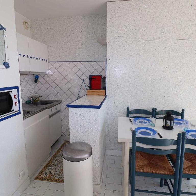 Studio Cabine avec Climatisation et Parking au Port, Proche Restaurants - FR-1-307-280 - Studio - 4