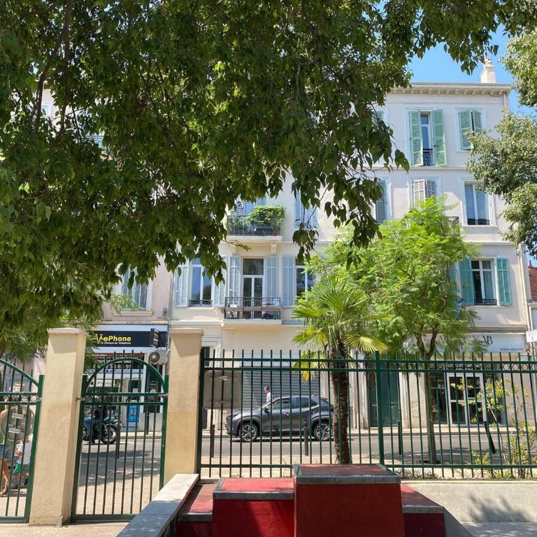 Chic Spacious 2BR few Steps from the City Center - Appartement 2 Chambres - 5