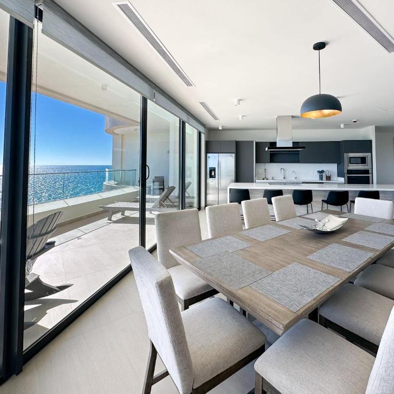 Brand New 6 Bedroom Penthouse #1010 - Apartamento - 11