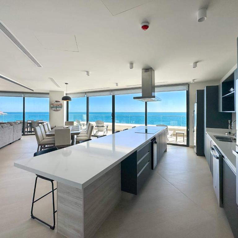 Brand New 6 Bedroom Penthouse #1010 - Apartamento - 16