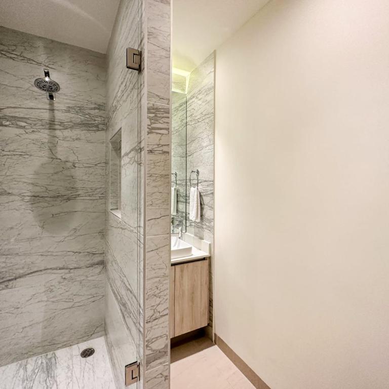 Brand New 6 Bedroom Penthouse #1010 - Apartamento - 48