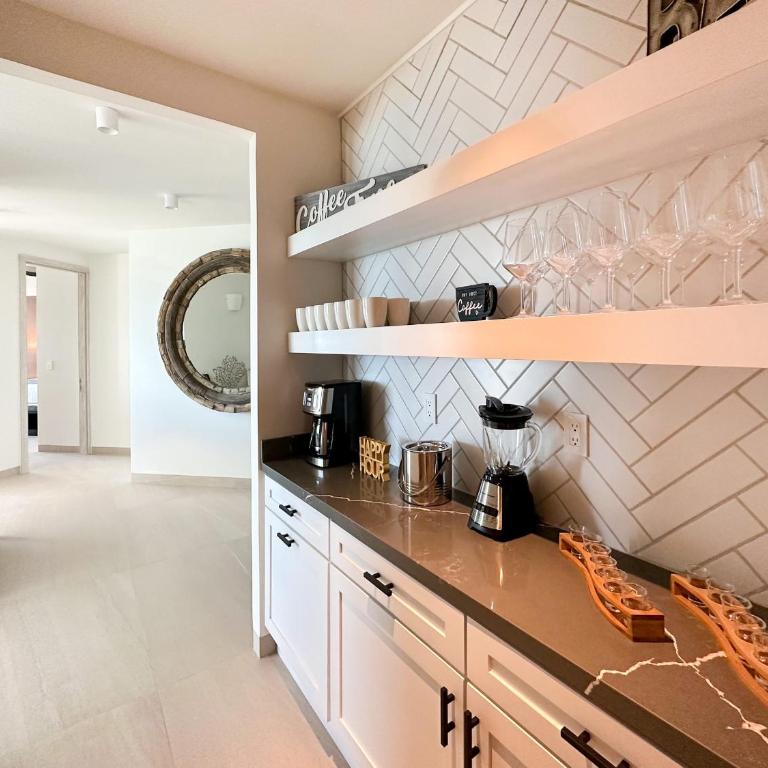 Brand New 6 Bedroom Penthouse #1010 - Apartamento - 50