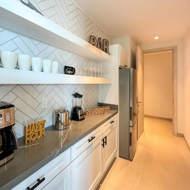 Brand New 6 Bedroom Penthouse #1010 - Apartamento - 51