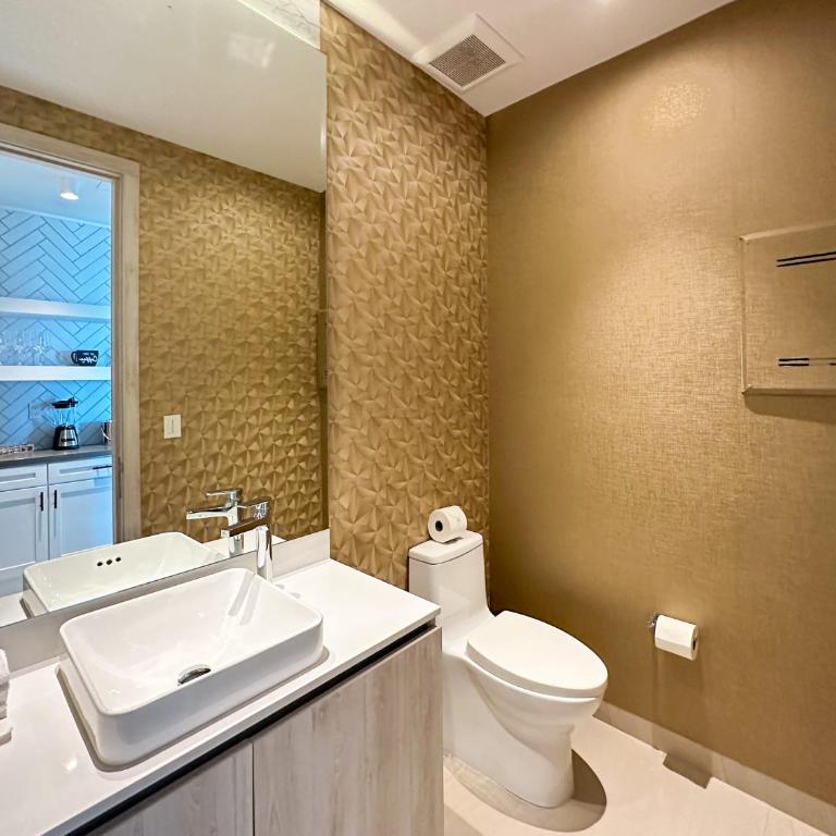 Brand New 6 Bedroom Penthouse #1010 - Apartamento - 53