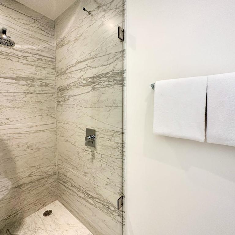 Brand New 6 Bedroom Penthouse #1010 - Apartamento - 59
