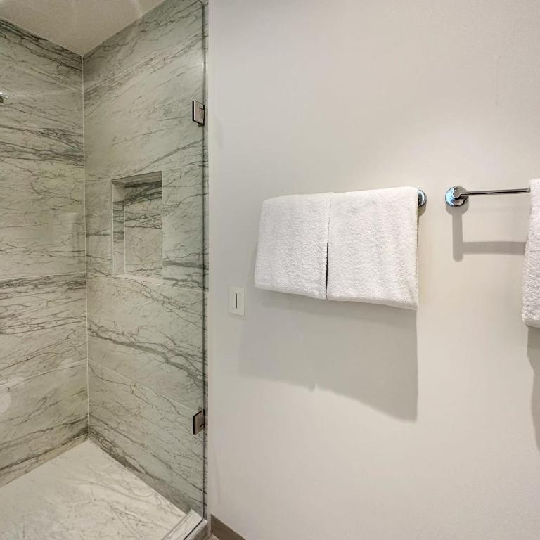 Brand New 6 Bedroom Penthouse #1010 - Apartamento - 66