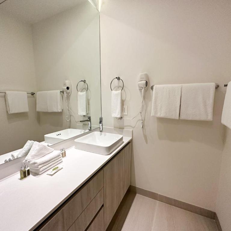 Brand New 6 Bedroom Penthouse #1010 - Apartamento - 70