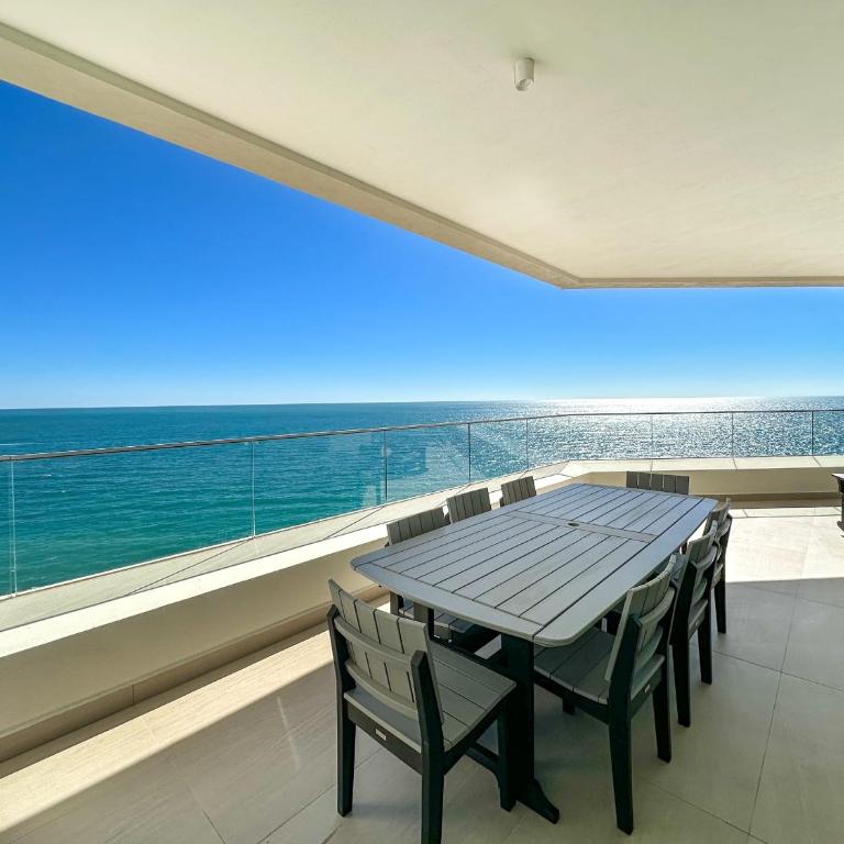 Brand New 6 Bedroom Penthouse #1010 - Apartamento - 72