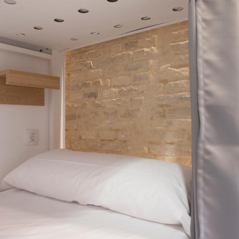 UP Hostel Valencia - Bed in 8-Bed Female Dormitory Room - 3