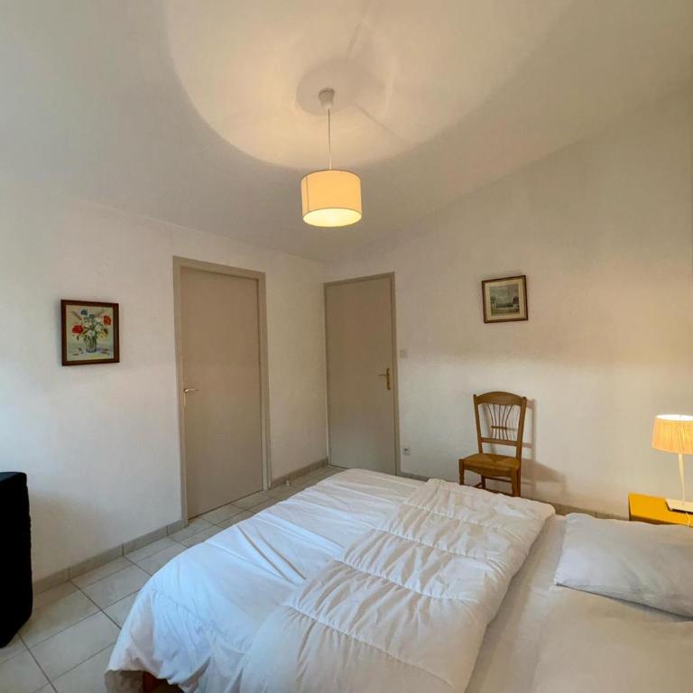 Spacieuse maison en forêt proche plage pour 7 personnes - FR-1-323-570 - Ferienhaus - 23