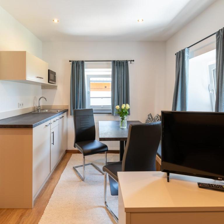 Gästehaus Kasbichler - Familienzimmer mit Bergblick - 5