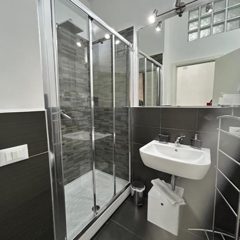 B&B Paolo e Mariella - Camera Matrimoniale/Doppia con Letti Singoli con Bagno Privato - 14