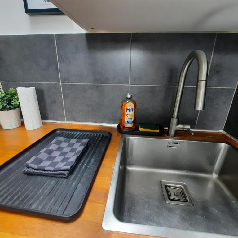 Grand appartement proche métro avec place de parking - Appartement 1 Chambre - 16