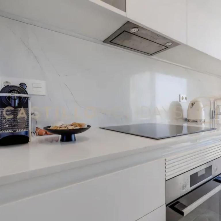 Luxury Penthouse - Rooftop Pool - 100m to the Sea - Two-Bedroom Apartment with Balcony and Terrace - 11