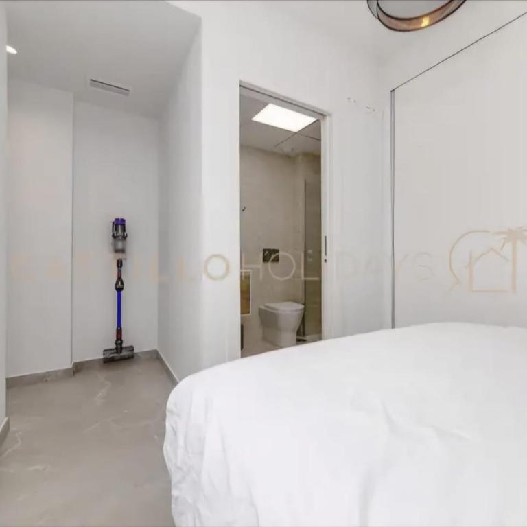 Luxury Penthouse - Rooftop Pool - 100m to the Sea - Two-Bedroom Apartment with Balcony and Terrace - 20