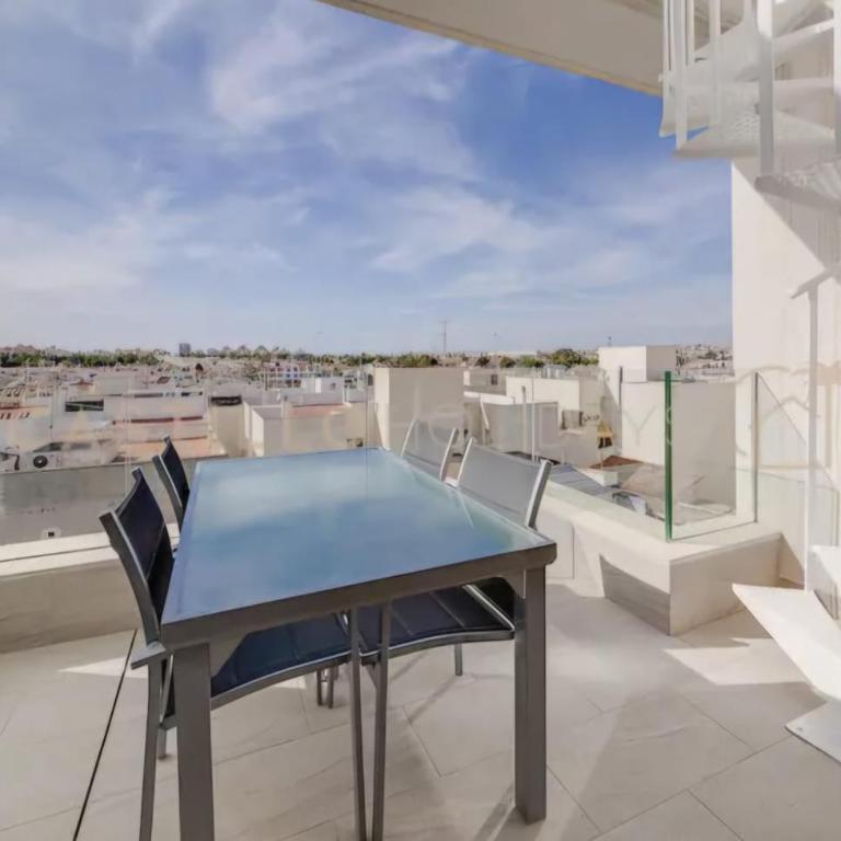 Luxury Penthouse - Rooftop Pool - 100m to the Sea - Two-Bedroom Apartment with Balcony and Terrace - 6