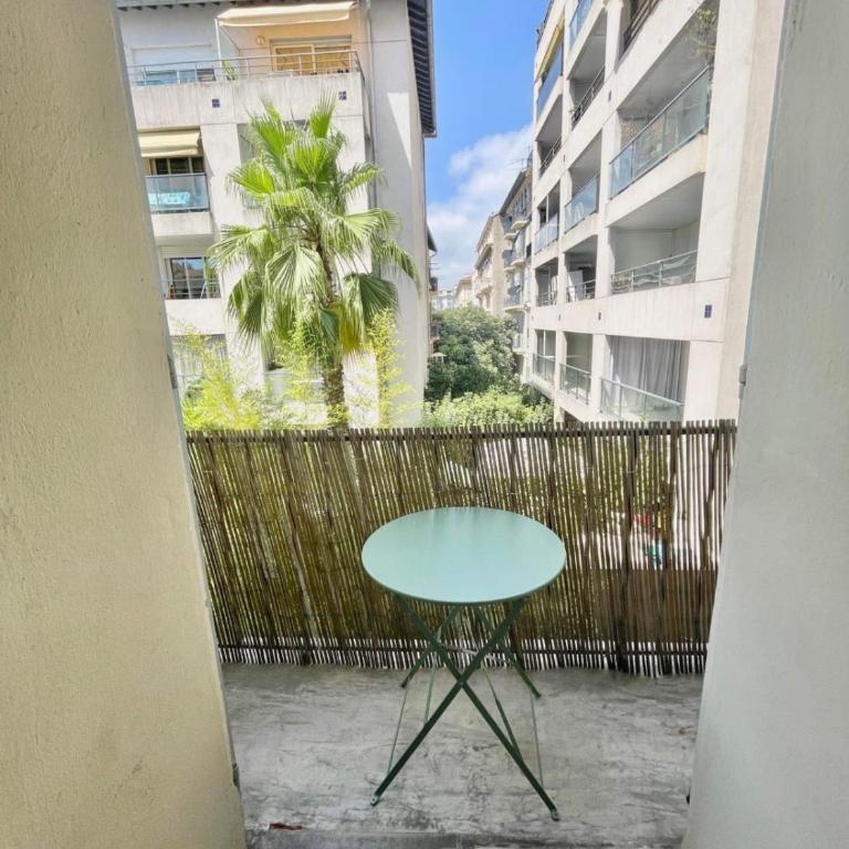 Nice two-rooms with balcony in Nice - Appartement - 1