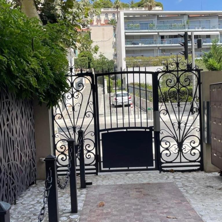 Nice two-rooms with balcony in Nice - Appartement - 10