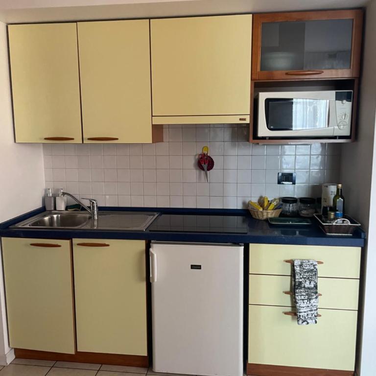 Goodluck - One-Bedroom Apartment - 9