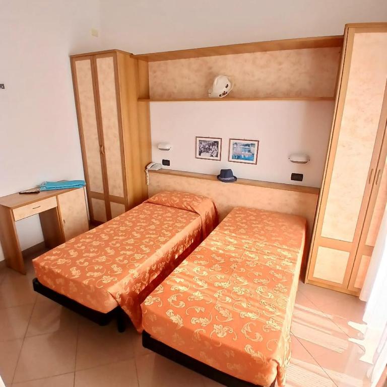Hotel Garden - Parking Included - Camera Standard Doppia con Letti Singoli - Uso Singola - 1