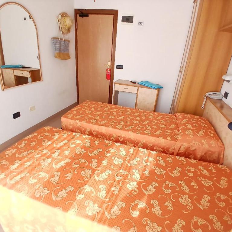 Hotel Garden - Parking Included - Camera Standard Doppia con Letti Singoli - Uso Singola - 3