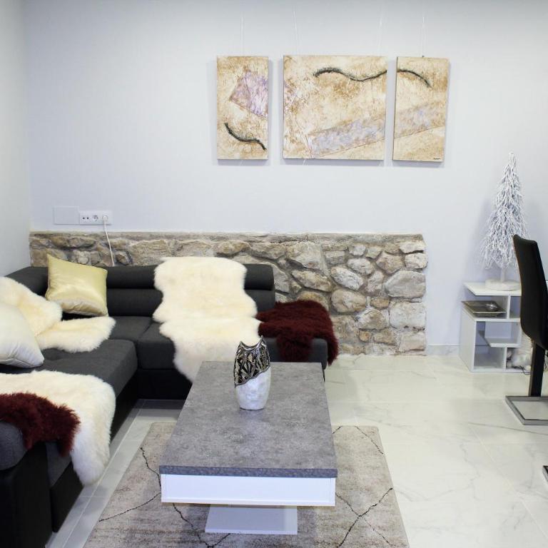Residentium Spain-Rosemari - Three-Bedroom Apartment - 9