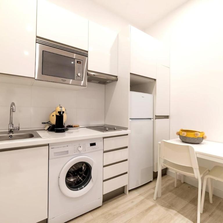 Cozy Studio in Malasaña 2 PAX - One-Bedroom Apartment - 13