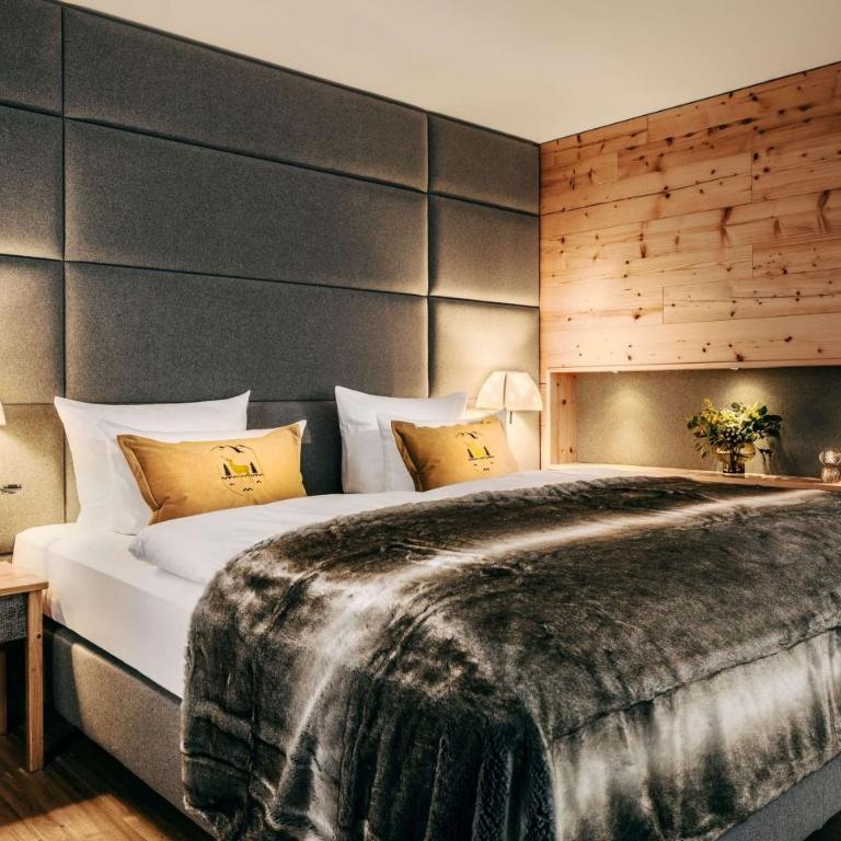 Grand Tirolia Kitzbühel - Member of Hommage Luxury Hotels Collection - Suite mit 2 Schlafzimmern mit Kingsize-Bett und Alpenblick - 1